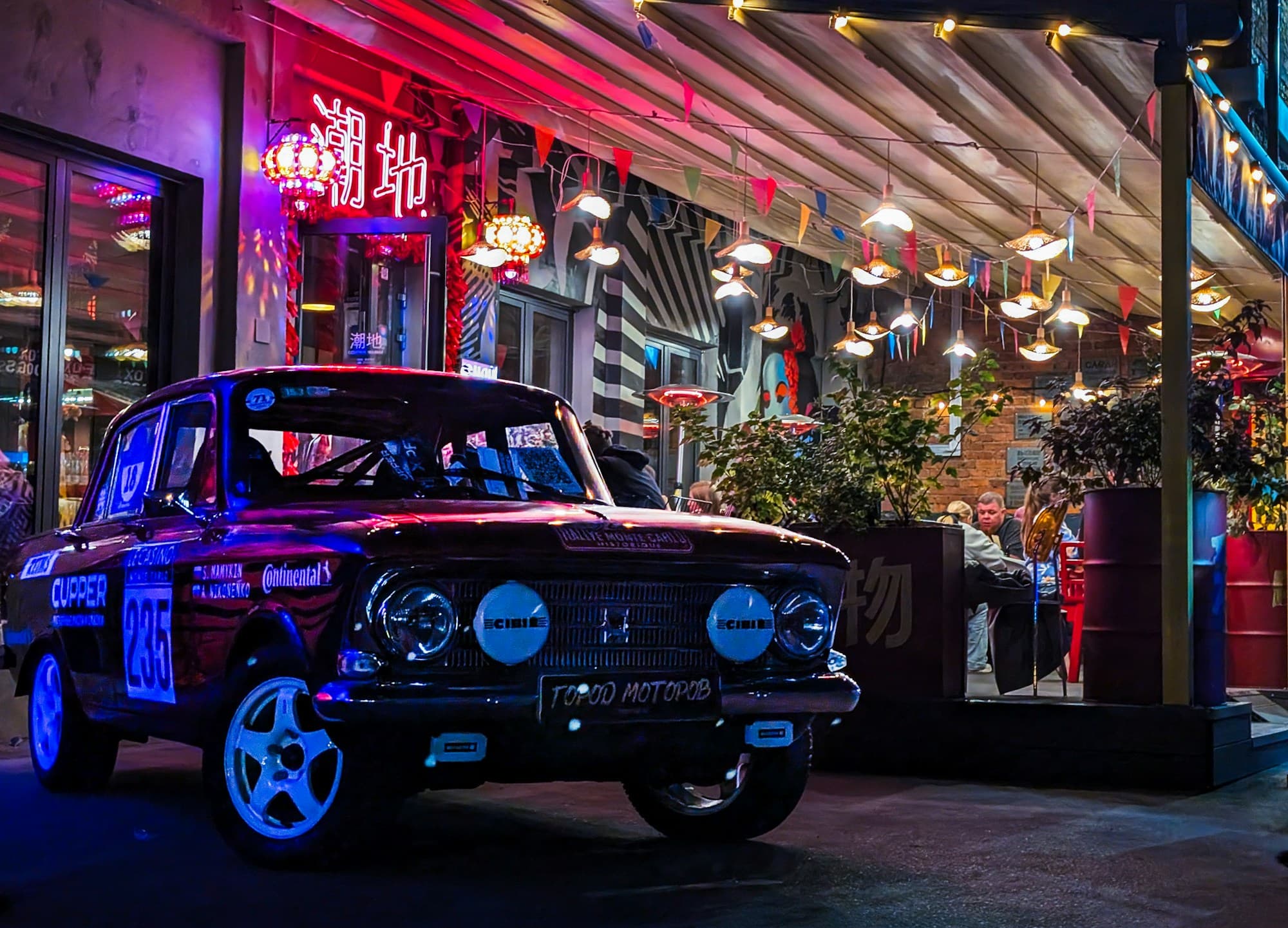 Auto Dorian Gray a Schrödingerova cena: noc s AI vyšetřovatelem ojetin